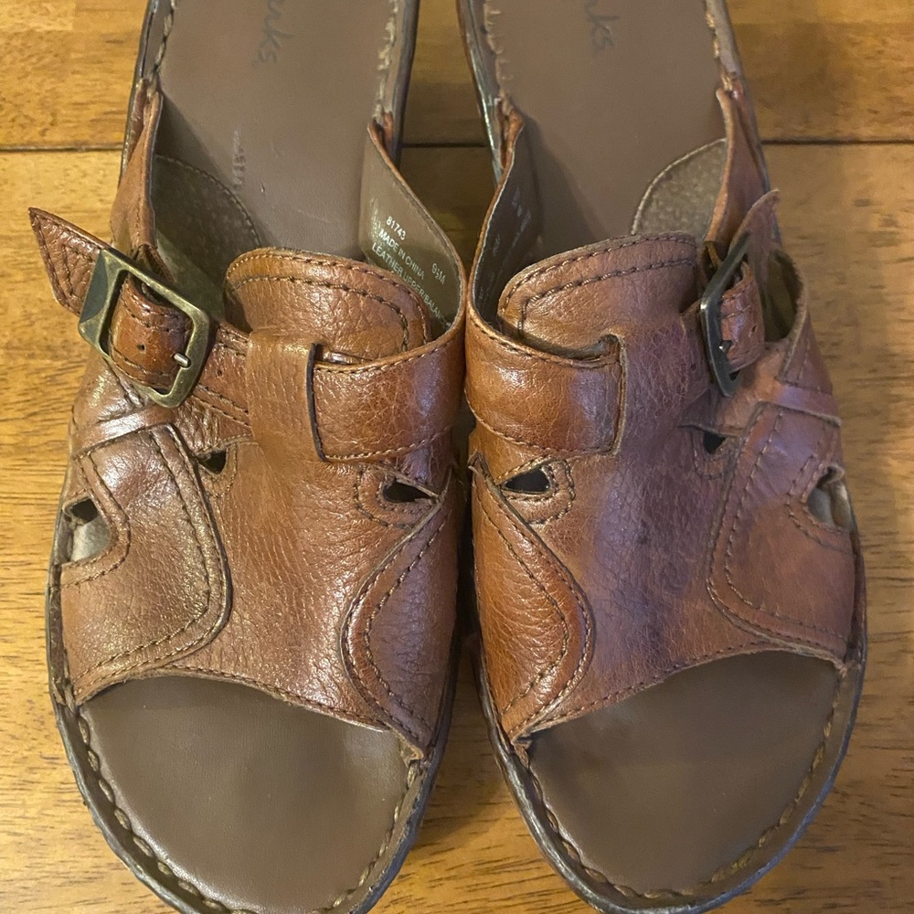 Clarks brown leather sandals with side buckle size 9 1/2 M